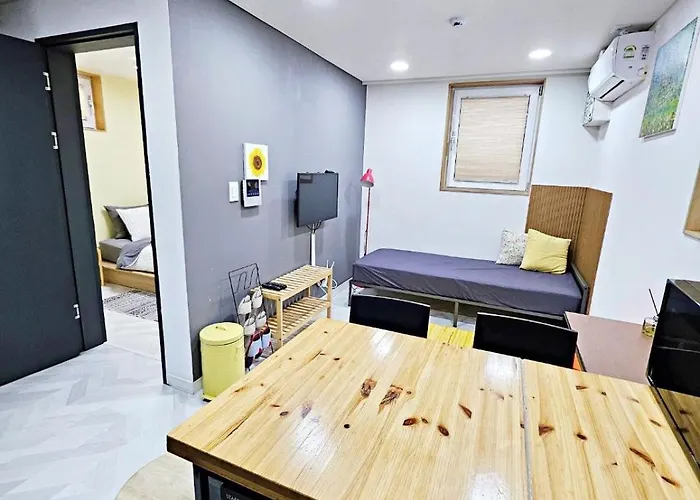 Cozy Near Hongdae Sogang Ewha *