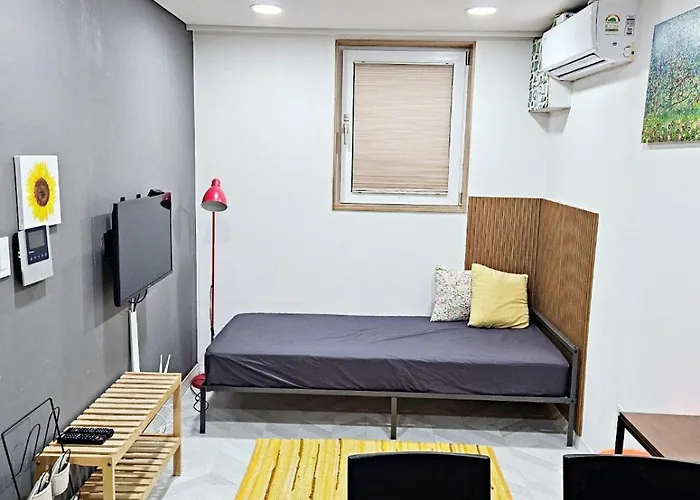Cozy Near Hongdae Sogang Ewha Apartamento Seúl